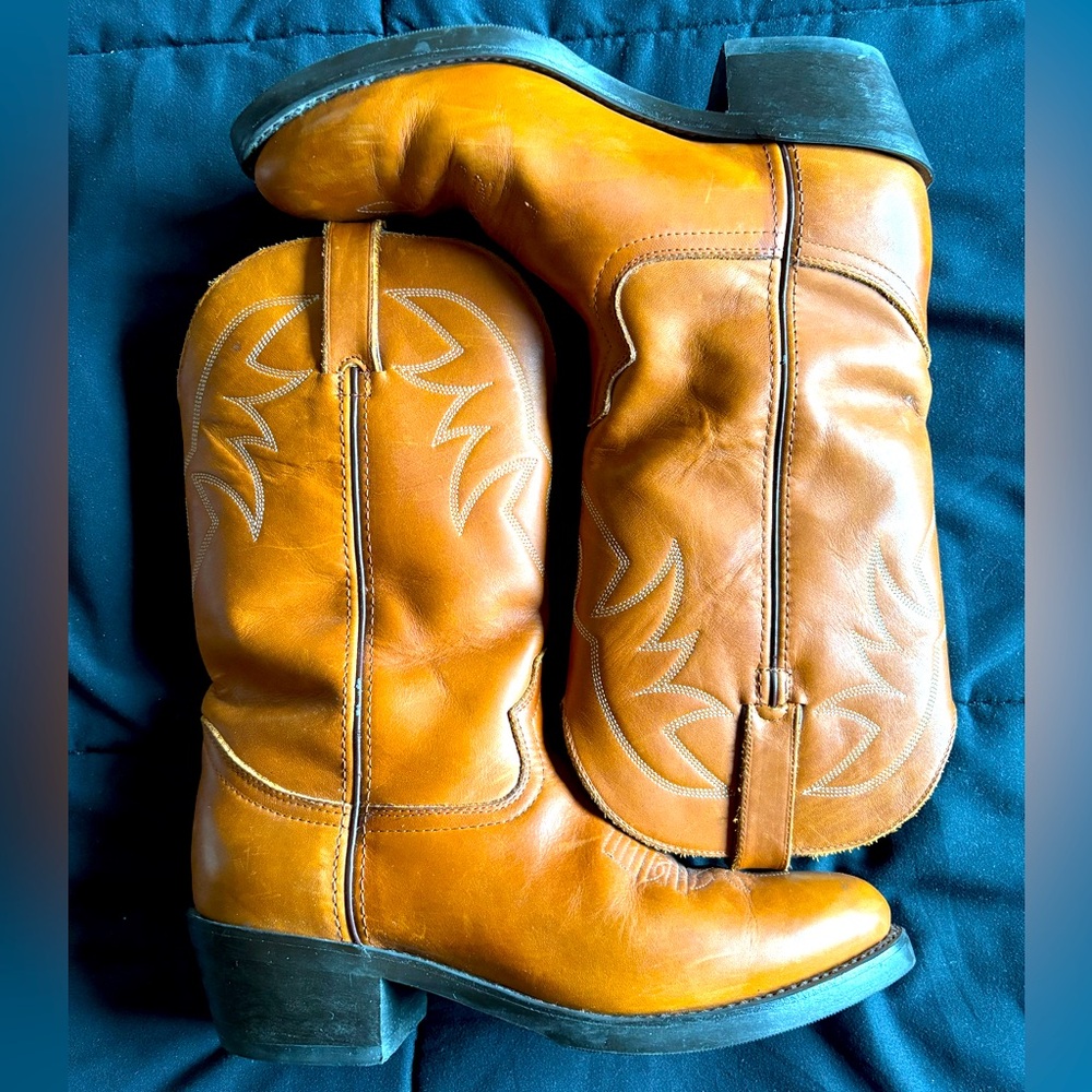 Durango Oil Resistant Boots - Men’s Size 9 - gently worn and loved